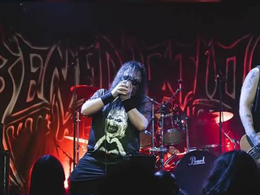 Esperando a BENEDICTION en Buenos Aires